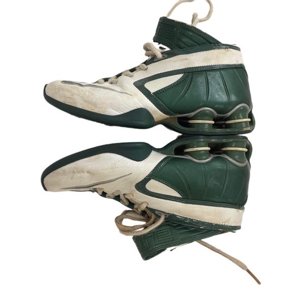 Get the much-needed advice and guidance when raising a newborn with this charmin - Picture 4 of 9